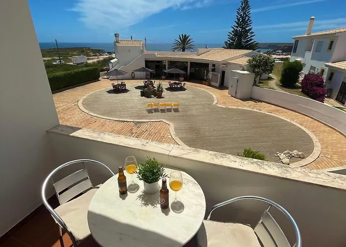 Surfside Sunny Seaview With Balcony Apartamento *