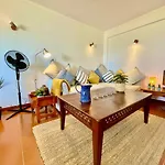 Surfside Sunny Seaview With Balcony 아파트 사그레스